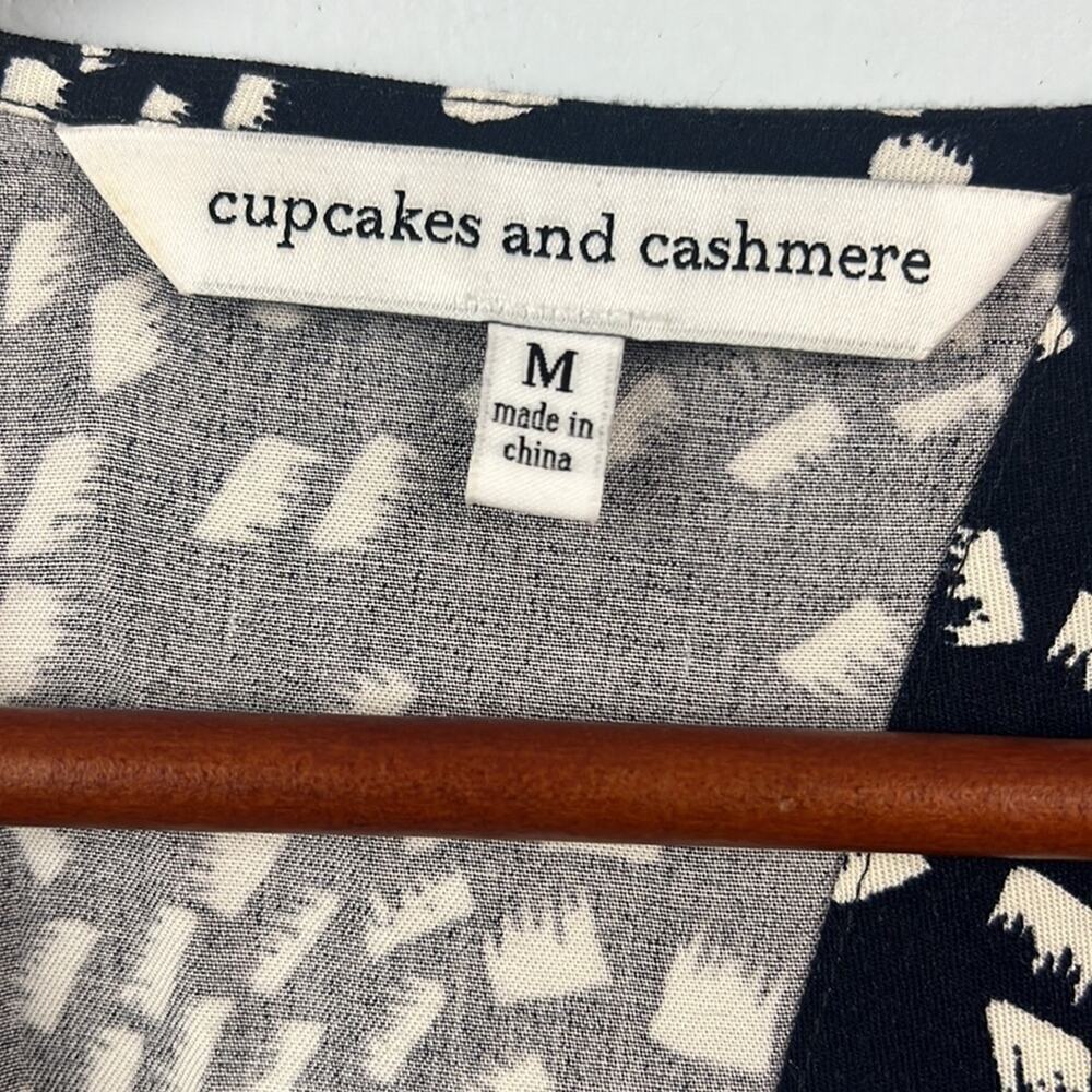 Cupcakes & Cashmere Jaxon open back shorts romper size medium - Picture 3 of 13
